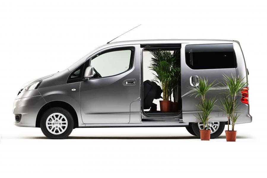  Nissan NV200 2009 года  (фото 19 из 108)